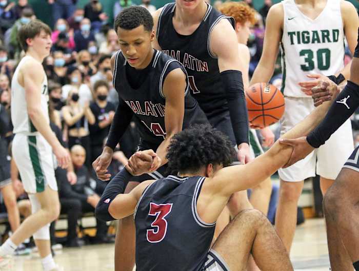 Tualatin.Tigard.boys-basketball.Dan-Brood.10